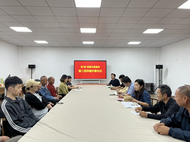 3811535ae8f103cbf44fcdd0781452c5.jpg 3811535ae8f103cbf44fcdd0781452c5.jpg